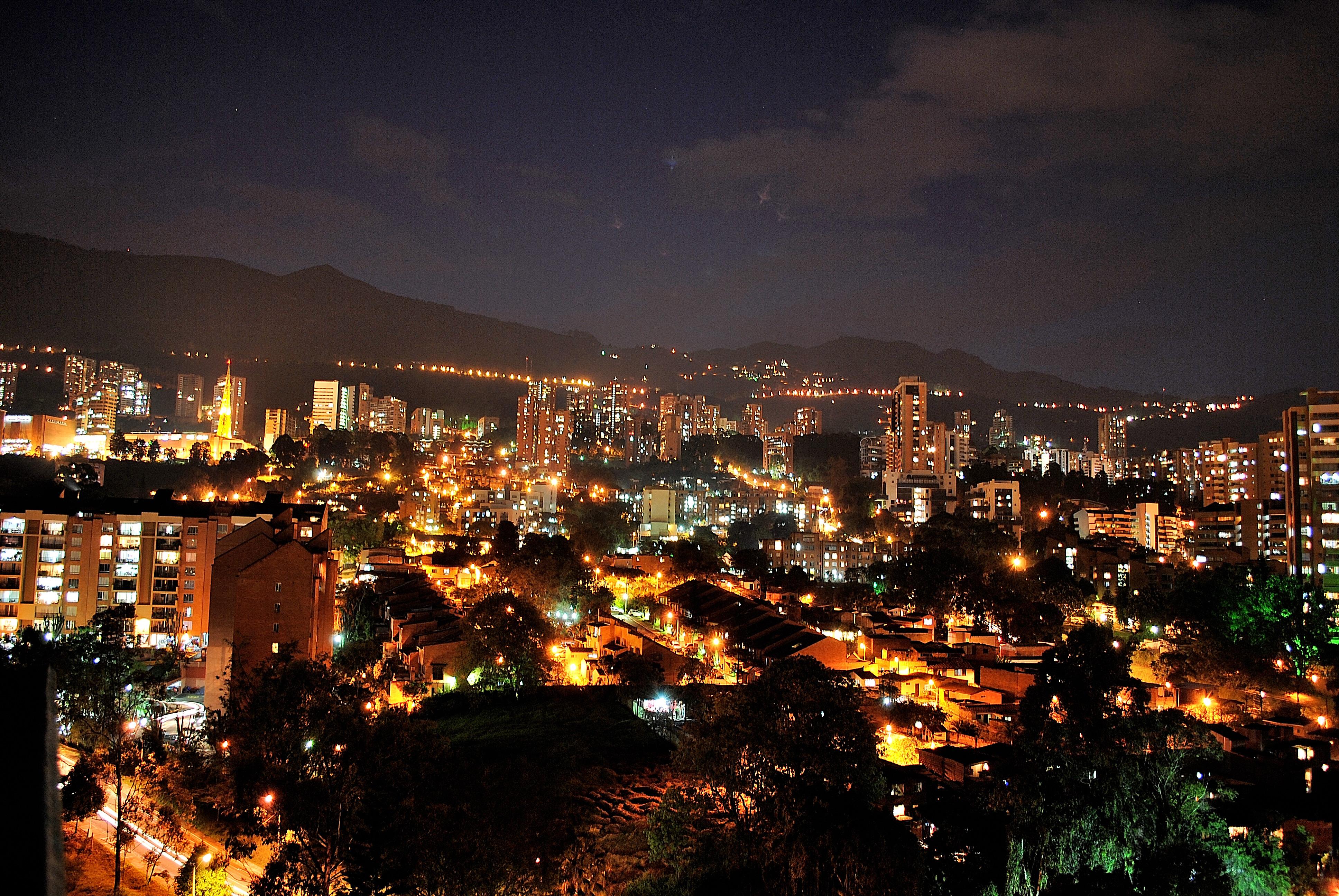 Apartamentos Poblado Alejandria By Housy Host Medellín Kültér fotó